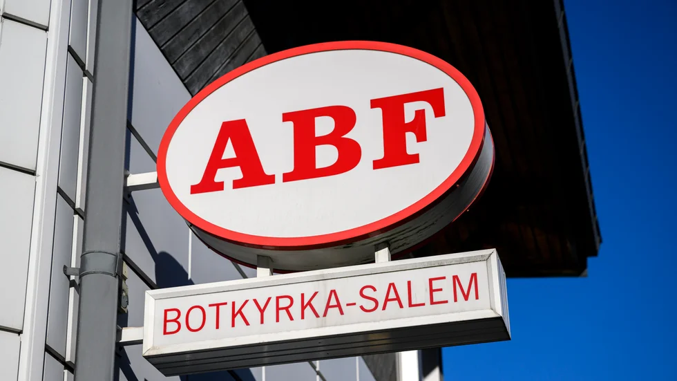 I media har det avslöjats att det funnits kännedom om gängkriminella i Socialdemokraternas studieförbund ABF under en längre tid, utan att partiet har agerat, skriver sverigedemokraterna Matheus Enholm, Katja Nyberg, Jonas Andersson och Mikael Strömberg.