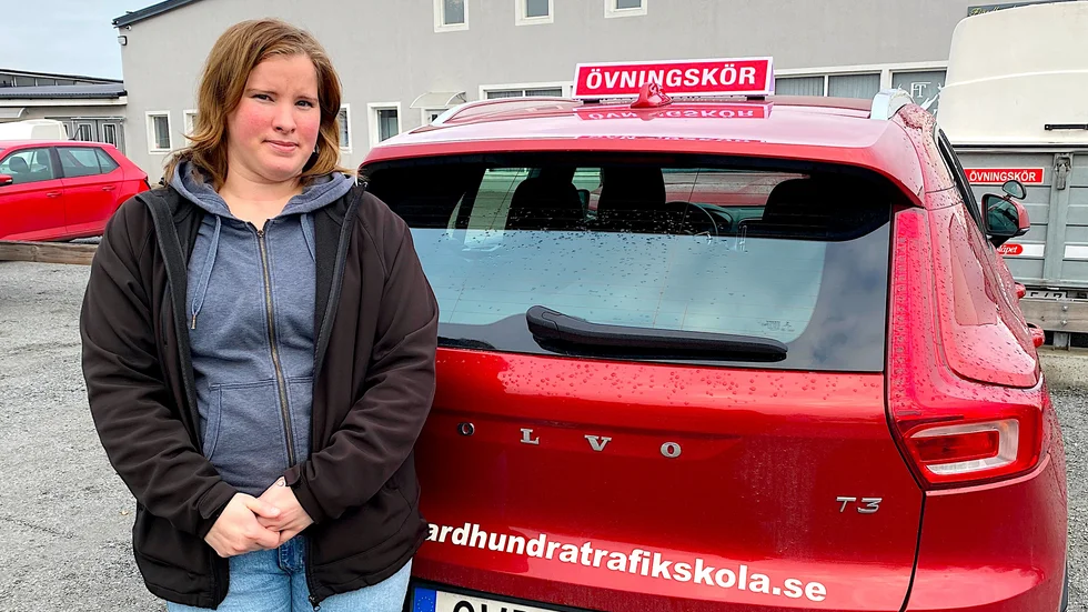 ”Fler borde utnyttja möjligheten att ta körkortslån men informationen om det från CSN har varit lite dålig” säger Mikaela Evertz som snart är klar med sin körkortsutbildning vid Fjädhundra trafikskola.