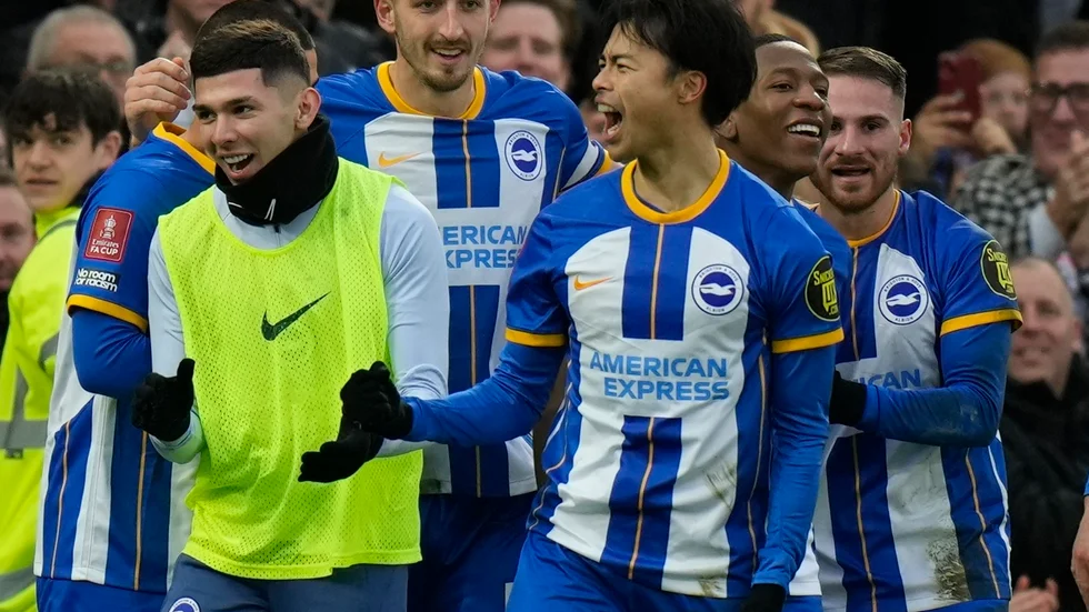 Brightons Kaoru Mitoma avgjorde på tilläggstid i mötet med Liverpool.