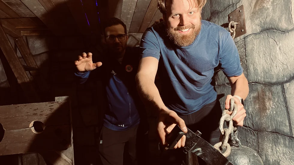 Få kan skryta med att vara bra på att skrämma folk. Men vännerna Daniel Hallgren och Jonas Löf är så pass bra på det att det har blivit deras levebröd. 