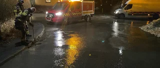 Vattenläcka bröt ut i Enköping: "Hoppas att det inte är en matarledning"