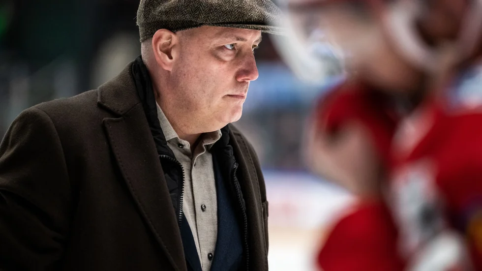 Lasse Johansson, tidigare sportchef i Skellefteå AIK, har fått sparken av Rögle.