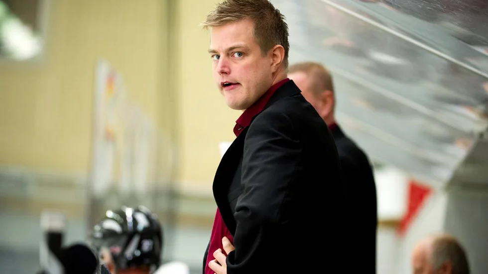 Per Kenttä blev uppskickad på läktaren i Eon arena.