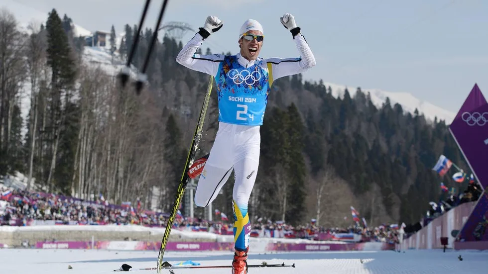 SEGERHOPP. Hellner studsar ur skidorna efter segern på OS-stafetten i Sotji.
