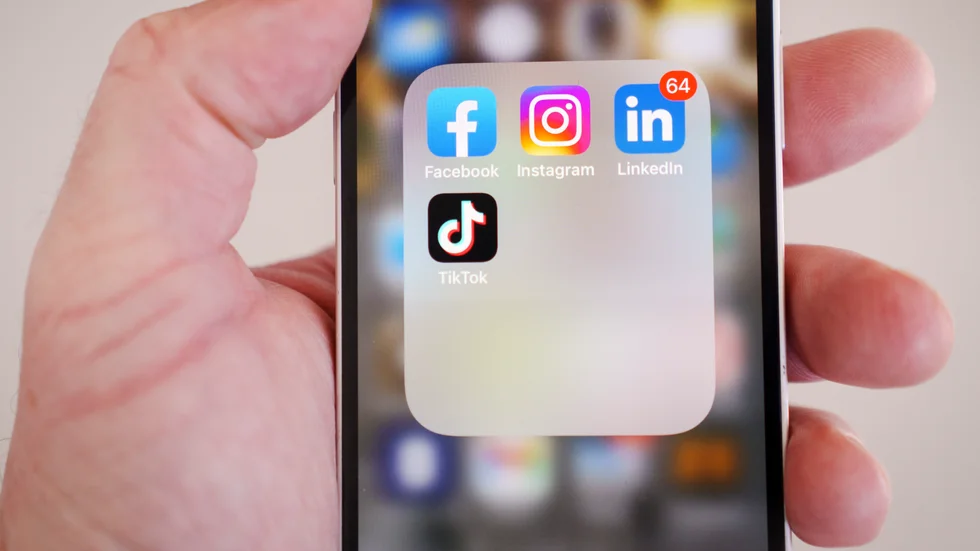 Anställda inom Försvarsmakten förbjuds att ha Tiktok på sina mobiltelefoner. Arkivbild.