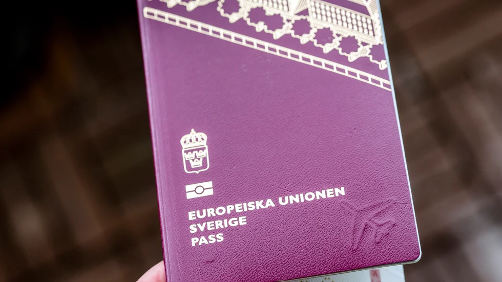 I Sundsvall behöver man inte ens infinna sig på polisstationen för att få ett pass, enligt insändarskribentens källor.