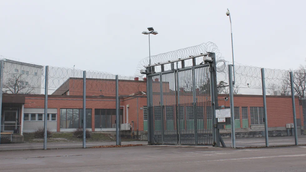 Två bråk inträffade på anstalten i Västervik i tisdags.