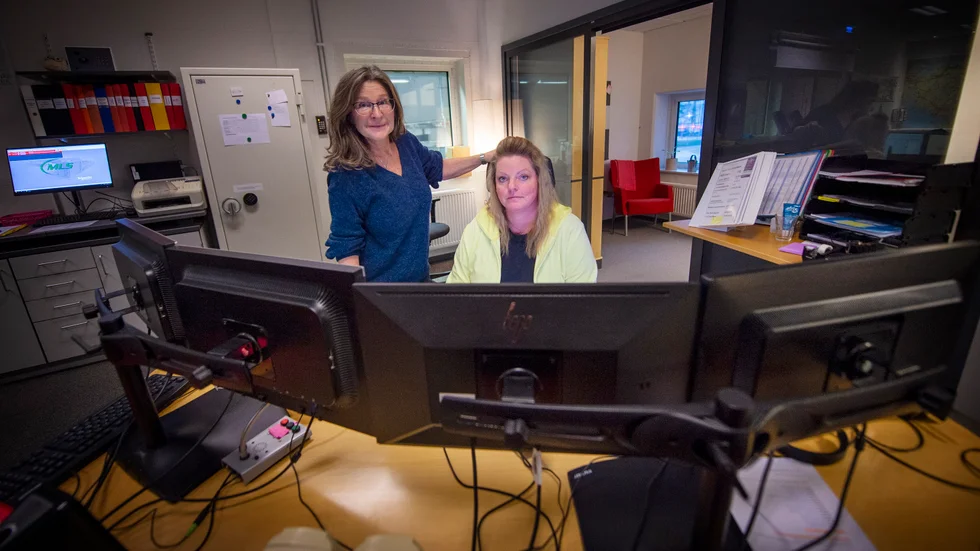 "Det är olyckligt att det kan bli så här", säger Kristina Silverarfve, enhetschef för kommunens sambandscentral, om haveriet. Sara Larsson är larmoperatör.
