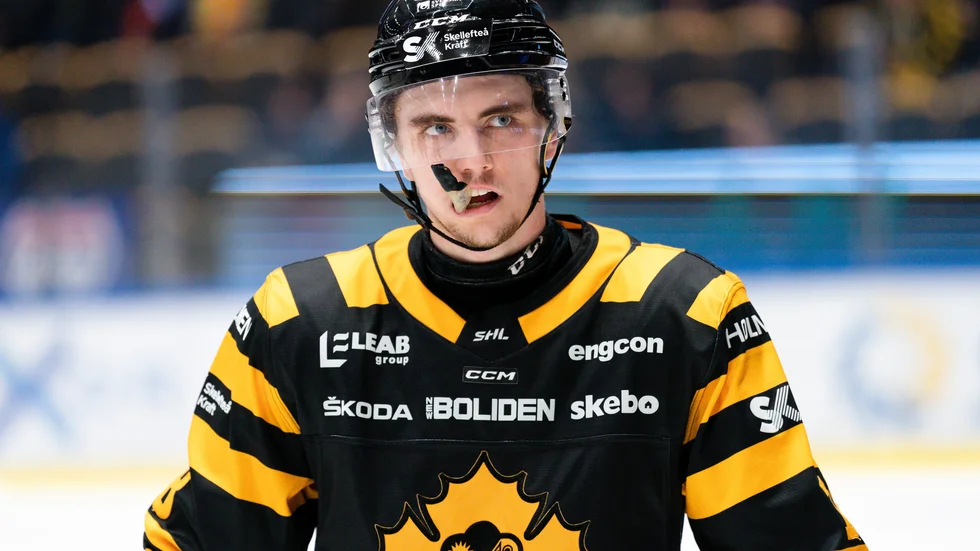 Elias Stenman, som spelat över 30 matcher i SHL denna säsong, flög med AIK söderut för två matcher i J20. Då bidrog forwarden med ett mål och två assist på två matcher.