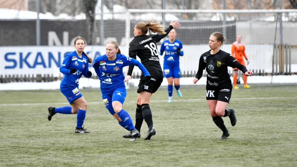 Ebba Grenholm, som tidigare spelat i Kaif, Morön BK och Sunnanå SK, är klar för en fortsättning i Team TG.