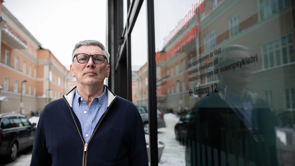 ”Vid ett överfall är det oerhört lång tid att behöva trycka in en larmknapp i tre till fem sekunder, för då har man ju bara en hand att skydda sig med”, säger Thomas Haapaniemi, huvudskyddsombud för läkarna på Akademiska.