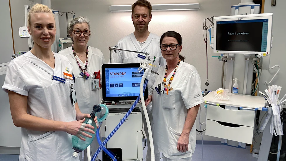 Johanna Berggren studerar till specialistsjuksköterska inom intensivvård, Carina Olsson, avdelningschef IVA, Jonas Karlsson, klinisk utbildningssamordnare och Helén Sandberg, avdelningschef IVA. De berättar att upplägget med studenter på plats har skapat mycket engagemang på avdelningen.