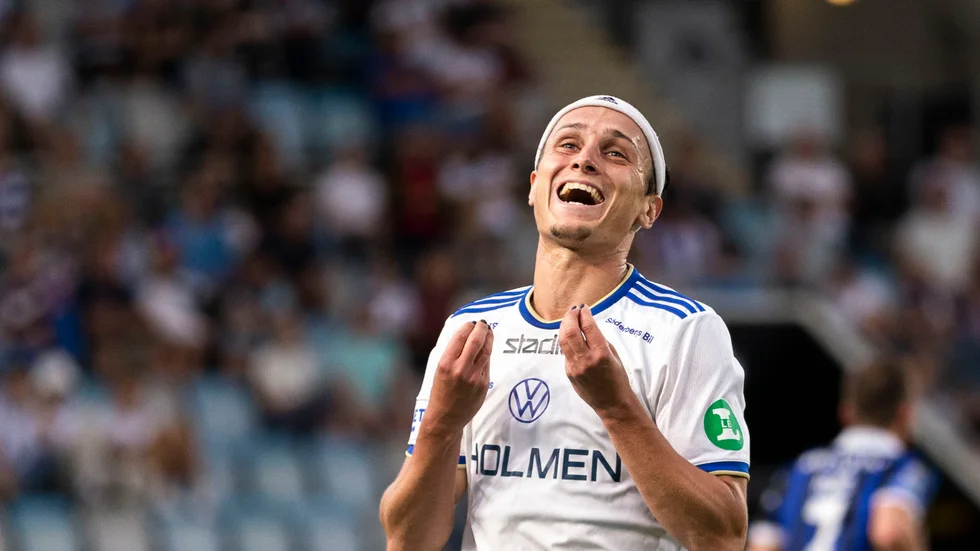 Jonathan Levi har gjort sitt första drömmål för ungerska Puskás Akadémia FC. Ni kan se fullträffen i klippet nedan.
