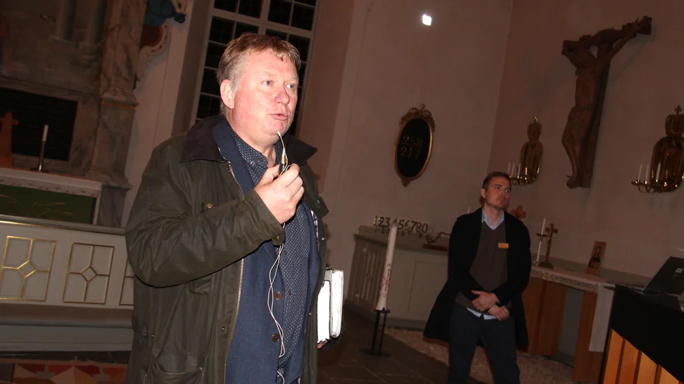 David Wenhov (C) och en majoritet av ledamöterna i bildningsnämnden sa nej till att halvera antalet feriearbeten i Kinda. 