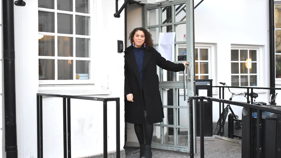Azadeh Mahdavi-Kiya arbetar som språklärare på Katarinaskolan. Den 25 februari fyller hon 40 år. Det är en bra ålder tycker hon.