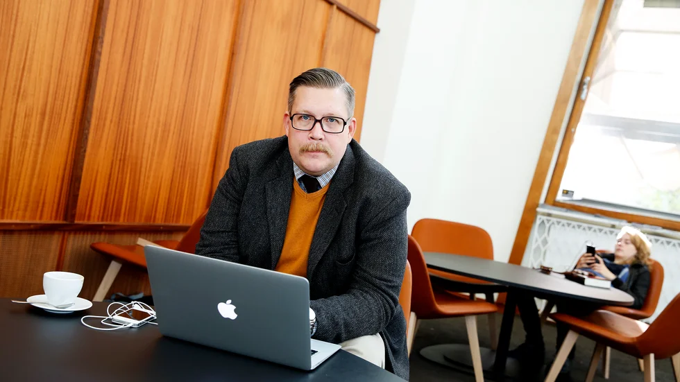Simon Matti, professor i statsvetenskap vid Luleå tekniska universitet, säger att det är ett vanligt fenomen att inte lyckas hålla ihop koalitioner med många partier.