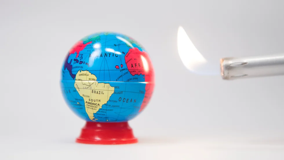 "Ansvaret är globalt men arbetet måste göras på alla nivåer och vi anser att kommuner och regioner har ett stort ansvar att möjliggöra för omställning men också att gå före vad gäller egna utsläpp och beslut".