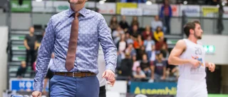 Tränaren hemlighetsfull: "Svarar inget mer"