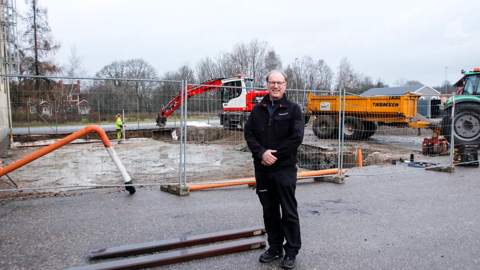 Provinsbutikens ägare Roger Westlin gläds åt att startskottet har gått för företagets nya lagerlokal. "Många är nog förvånade att vi satsar trots allt prat om butiksdöd, men vi har kunderna med oss."
