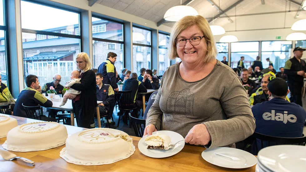 Ekonomiansvariga Susanne Ahlstedt firade sitt egna jubileum på torsdagen, 40 år på jobbet på Bruzaholms bruk.