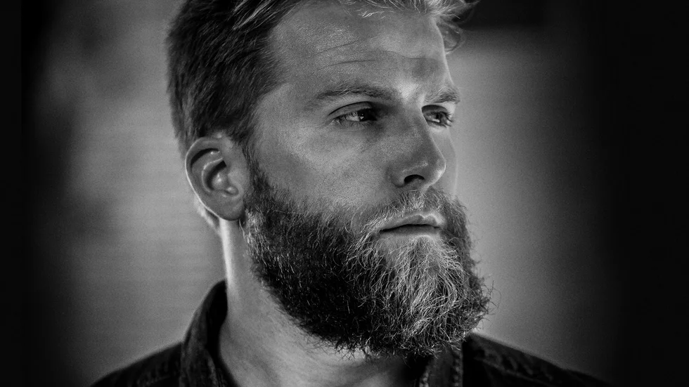 Den amerikanske singer-songwritern Charles Wesley Godwin besöker Motala.