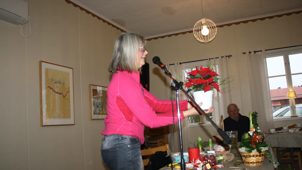 Ulla från Tuna Trädgård visade plantor som man lätt kan  sätta ihop i trevliga jularrangemang. 