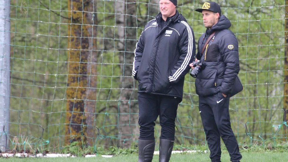Lillpites eldsjälar Per Bergström och Daniel Lidström i samspråk. (Arkivbild)