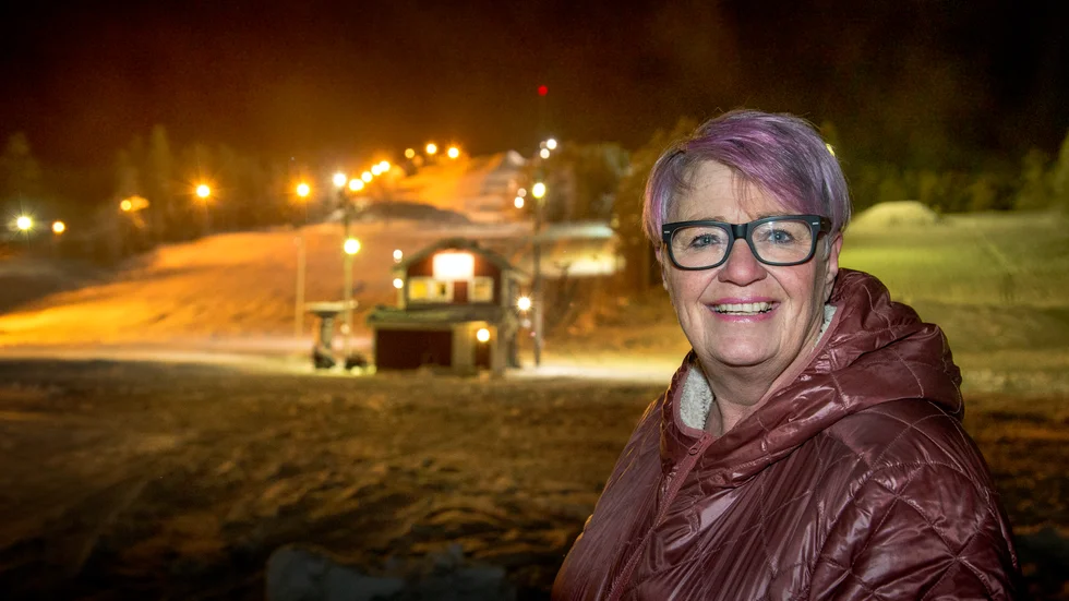 Mona Lindqvist, verksamhetschef på Föreningsservice, säger att konstsnöproduktionen ska komma i gång ganska snart och räknar inte med någon försening av den alpina säsongsstarten.