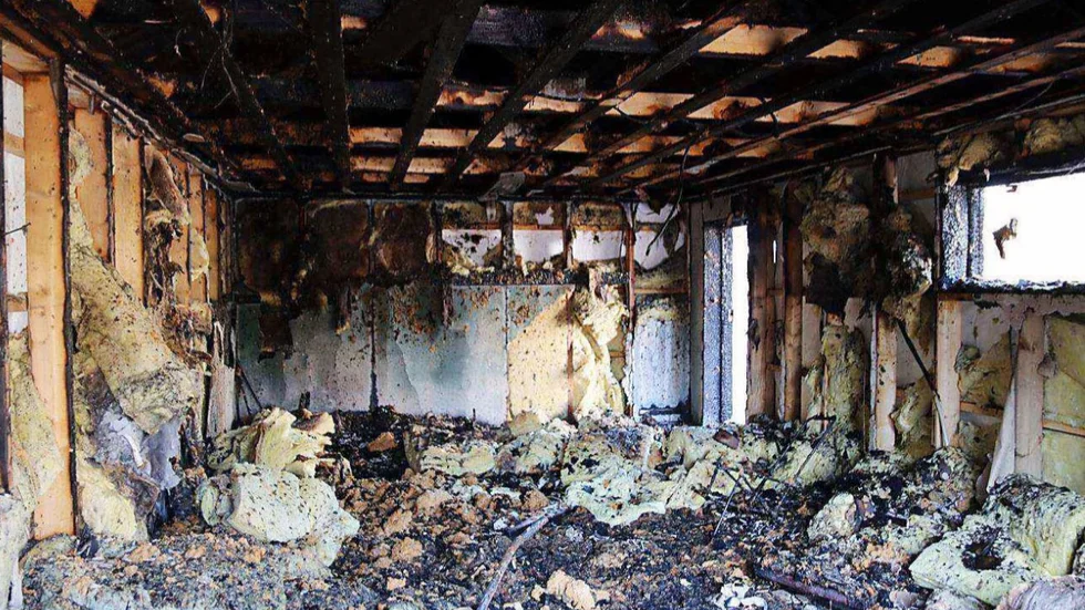 Garaget totalförstördes. En 34-årig man är misstänkt för mordbrand.