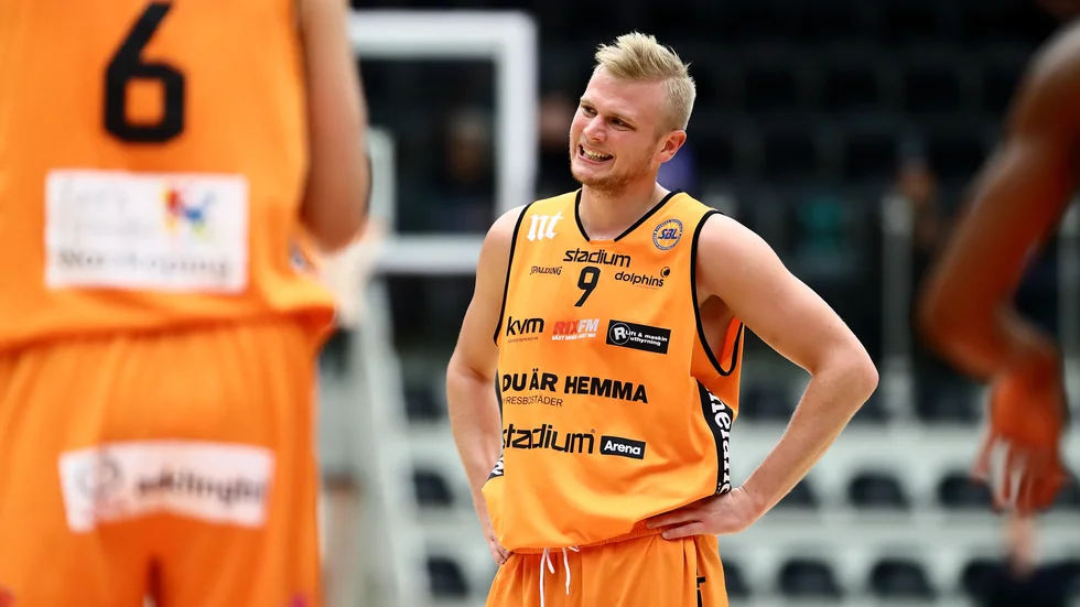 Anton Saks tillhörde de bättre i Dolphins – men fick ändå deppa. Detta efter en ny, den här gången oväntad, förlust i basketligan.