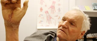 Tapani har fått sin avsågade hand på plats