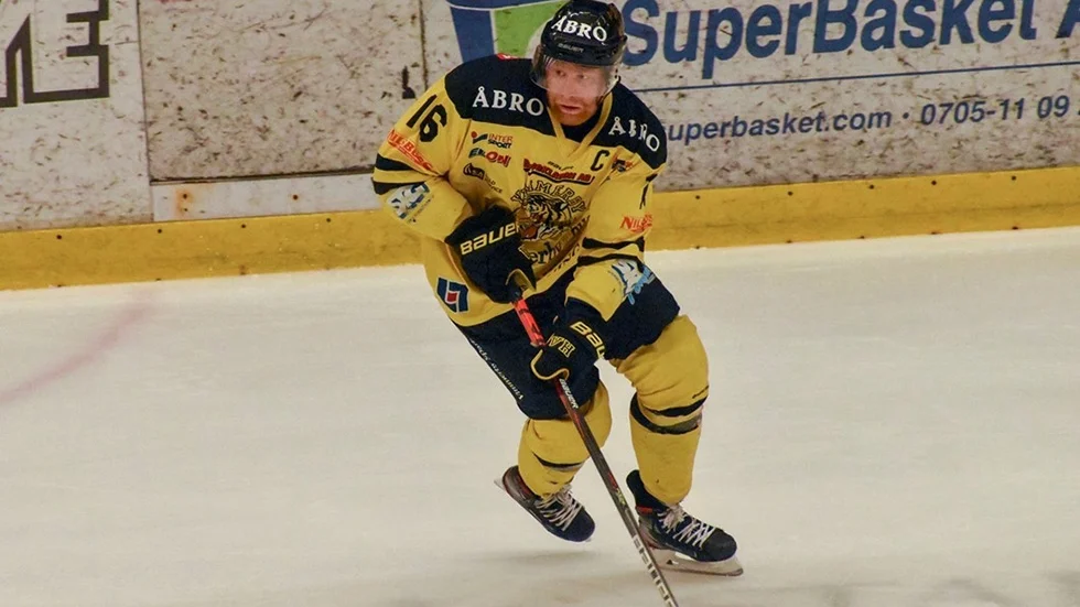 "Vi känner oss på undantag", menar Åke Eriksson, ordförande i PRO Södra Kinda som är en av de föreningar som bjuder in politiker till medborgarträff. 