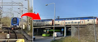Tåg spårade ur i Eskilstuna – blev stående på bro