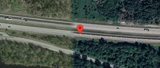 Stillastående lastbil skapar problem i trafiken på E18