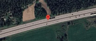 Flera stillastående fordon stör trafiken på E4 söderut