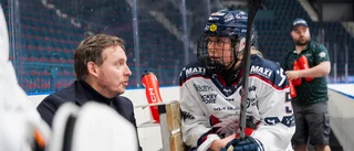 Savander stannar i LHC: "För mig andas hon hockey"