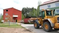 Rivningen är igång – här ska två hyreshus jämnas med marken