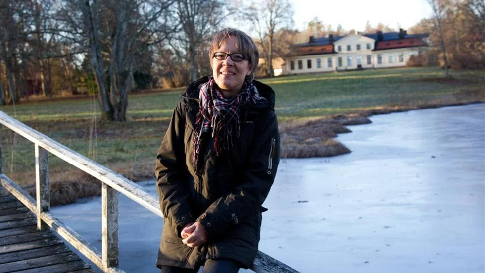Anneli Hedlund vid Lambohovs herrgård i Linköping.