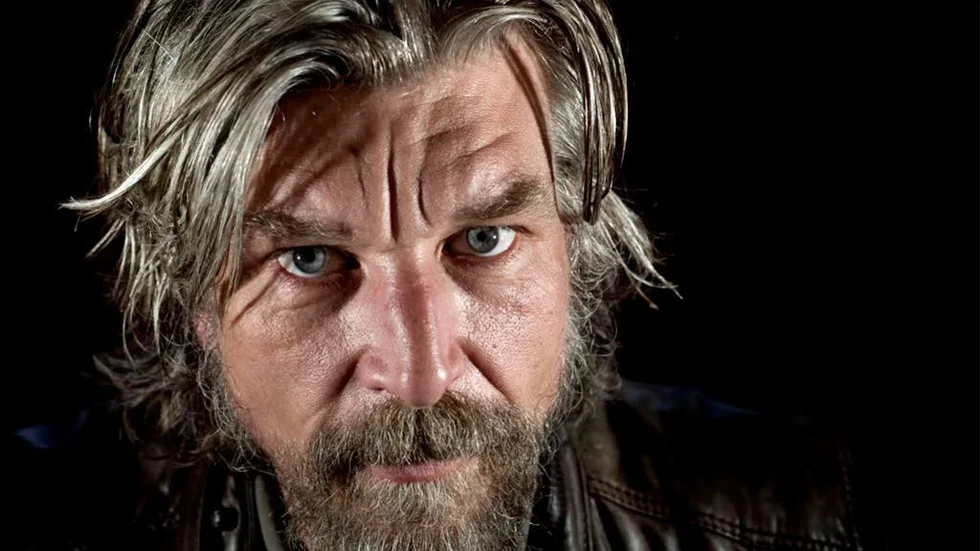 Men den sjätte delen, som nu kommer på svenska, avslutar den norske författaren Karl Ove Knausgård sin romanserie "Min kamp".