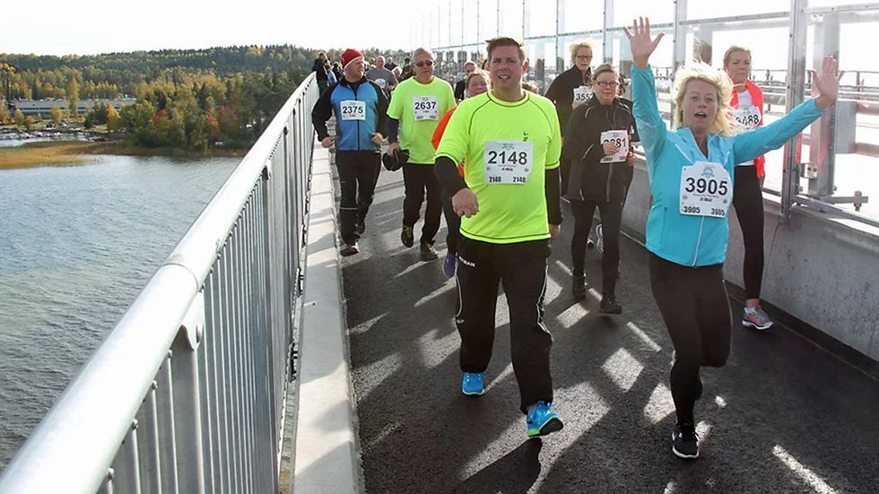Broloppet mellan Skänninge och Motala, över den nya bron, gick av stapeln den 14 oktober.