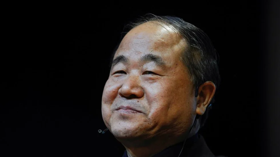 Mo Yan (pseudonym för Guan Moye) är född 1955 och uppvuxeni Shandongprovinsen i nordöstra Kina. 2012 tilldelader han Nobelpriset i litteratur.