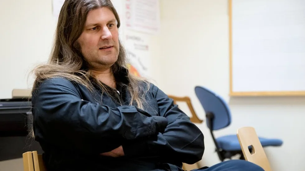 Orvar Säfström är filmkritiker, tv-programledare, musiker och spelskribent.