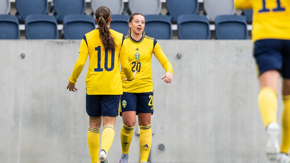 LFC:s Cornelia Kapocs jublar efter sitt 1-0 mot Spanien under skärtorsdagskvällen.