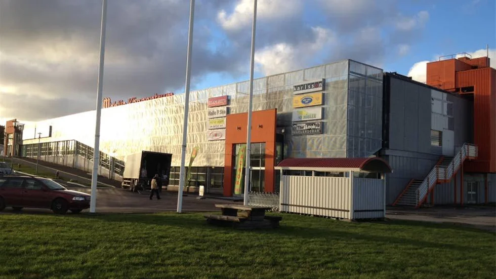 Mobilia målar om utan att först fått lov.