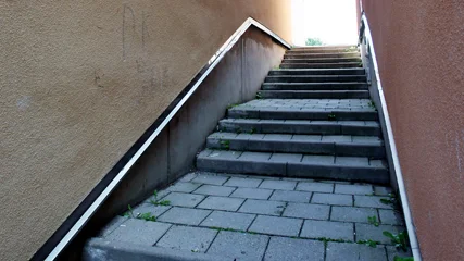 NÃ¤rheten till knarkproblemen gÃ¶r att mÃ¥nga undviker att ut i grÃ¤nden mellan husen.