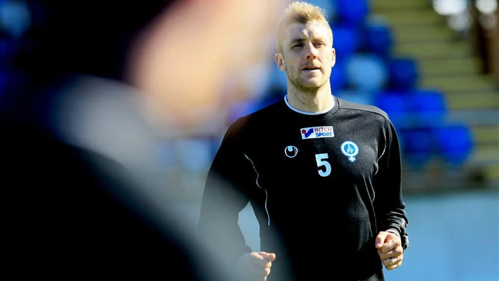 ÅFF-kaptenen Daniel Hallingström vet hur förre lagkompisen Magnus Eriksson ska stoppas.