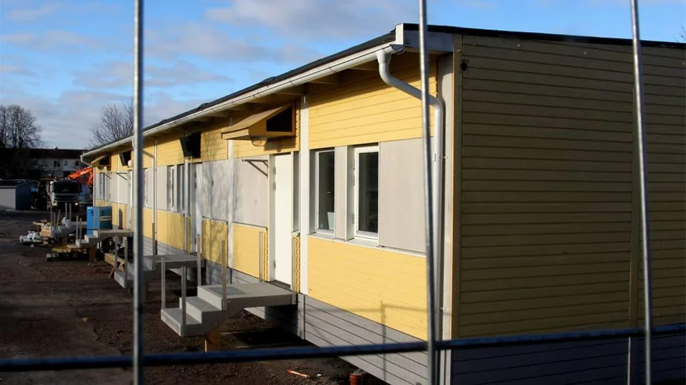 En paviljong är redan på plats vid Nya Rydskolan. Fler är på gång, planen är att alla elever ska ha flyttat ut vecka 12.
