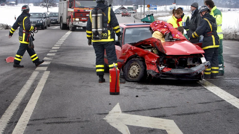 Trafiken på 34:an spärrades av medan olycksplatsen röjdes. Bild: JEPPE GUSTAFSSON