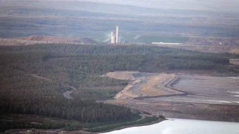 Aitikgruvan och slamdammen, sedda från Dundret. Boliden har nu fått tillstånd att tömma tre sjöar och att  anlägga en ny dagbrottssjö i Salmijärvi. FOTO: Katarina Mosesson