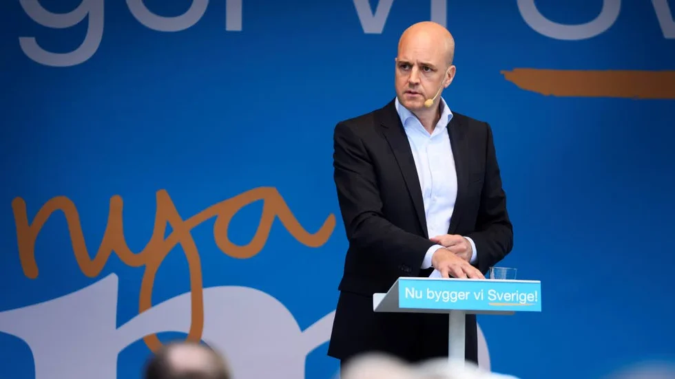 Reinfeldt. Tar striden för ett generösare Sverige och anklagas ändå av LO för att sikta på en "blåbrun sörja"!